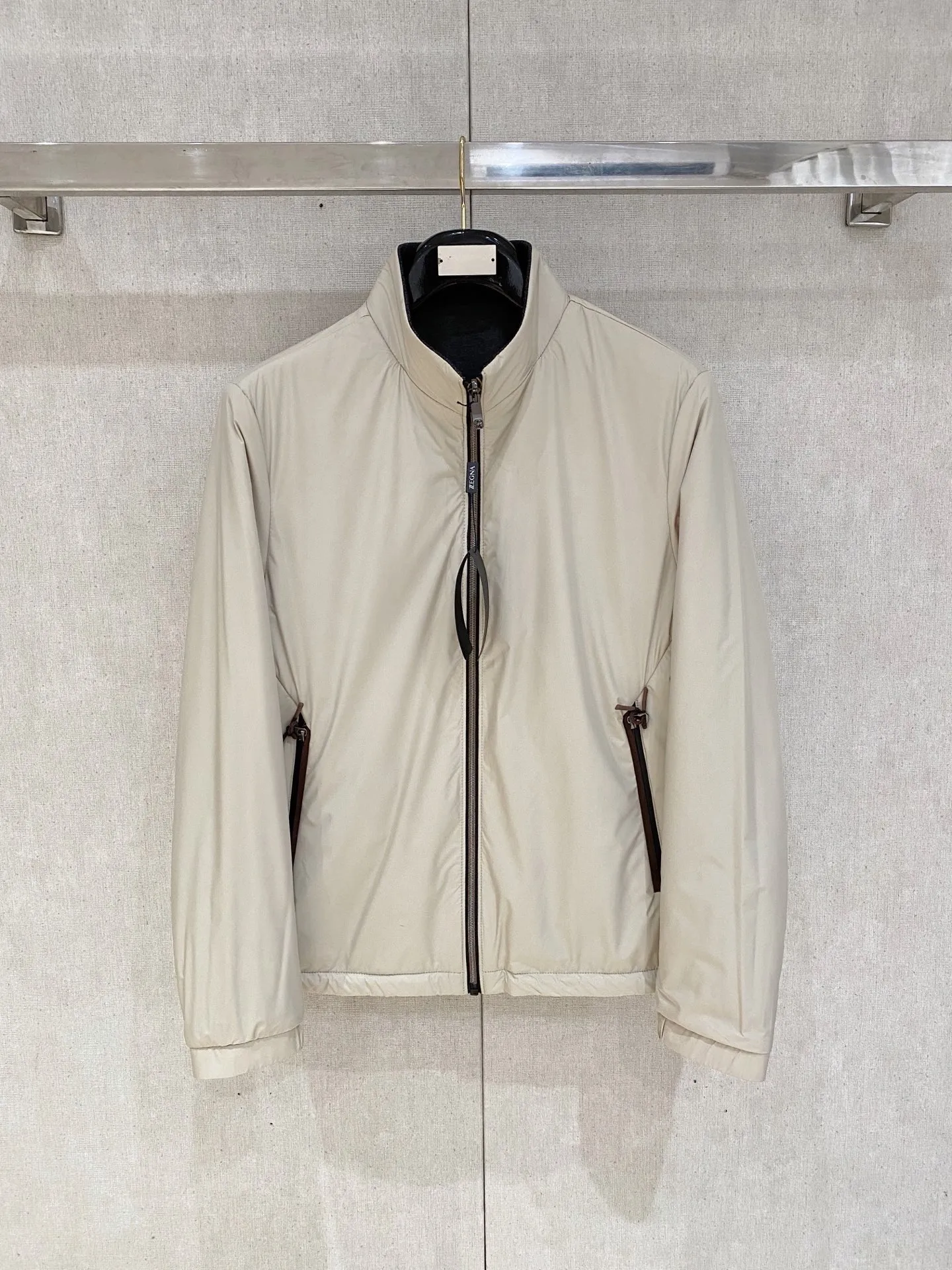 ZEGNA ✅ ： ， ， ； ， 。 ， ， 。 ✅ ：Classic ， ， ， ， 。 ✅ ： ， ， ； ， logo， ， 。 ： 、Cream White、Black。 ✅ ： ， ， ， 、 、 ， Versatile 。 Sizes：M-4XL